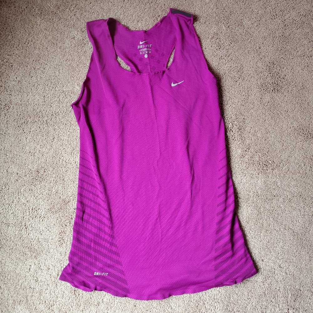 Nike Running Tank Singlet XS
Fuchsia